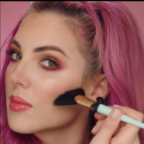 Too Faced Mr. Chiseled Contouring Brush - Picture 13 of 16